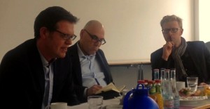 Bereicherte mit einem Impulsvortrag zum Konzept des „Lebenschancenkredits“ die Diskussion im DenkraumArbeit: Prof. Dr. Steffen Mau (links)